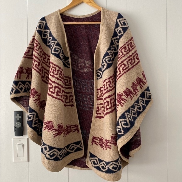 𝅺SOFT cape shawl poncho with elephant design - Picture 2 of 7